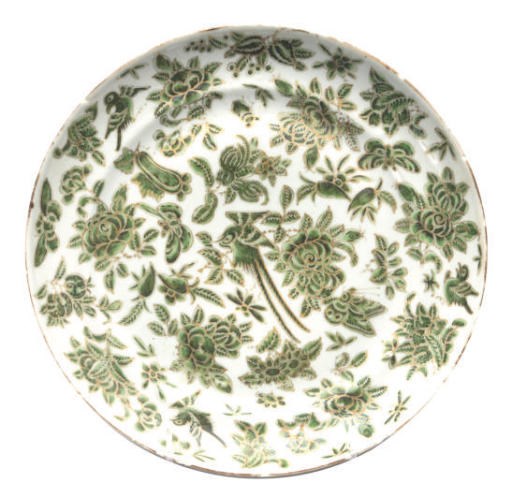 A SET OF TWELVE CHINESE EXPORT GREEN PORCELAIN 'SACRED BIRD AND BUTTERFLY' PLATES,