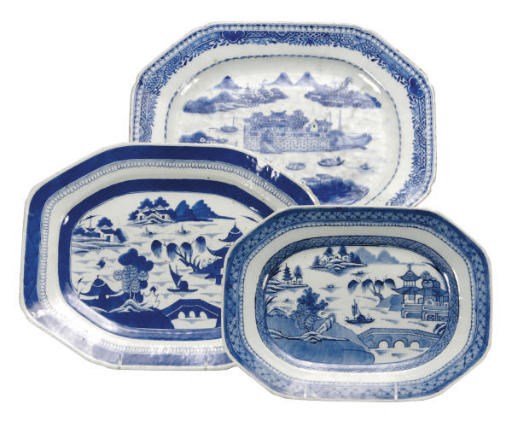 THREE CHINESE EXPORT BLUE AND WHITE PLATTERS,