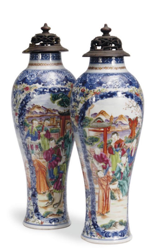 A PAIR OF CHINESE EXPORT BLUE AND WHITE MANDARIN PALETTE SLENDER BALUSTER VASES,