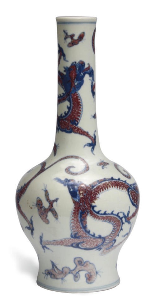 A CHINESE UNDERGLAZE BLUE AND RED-DECORATED BOTTLE VASE,