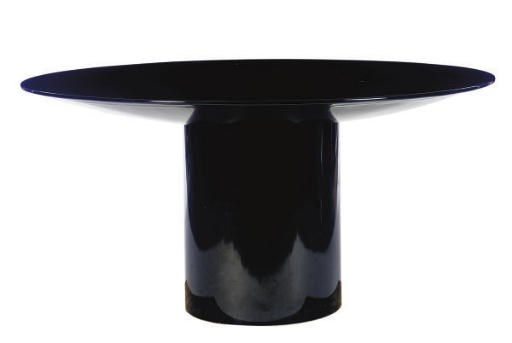 A BLACK LACQUERED ROUND PEDESTAL TABLE,