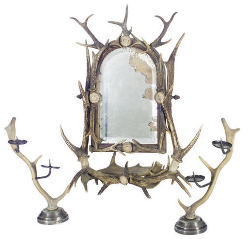 AN ANTLER-FOMED DRESSING TABLE MIRROR WITH TWO CANDLESTICKS,