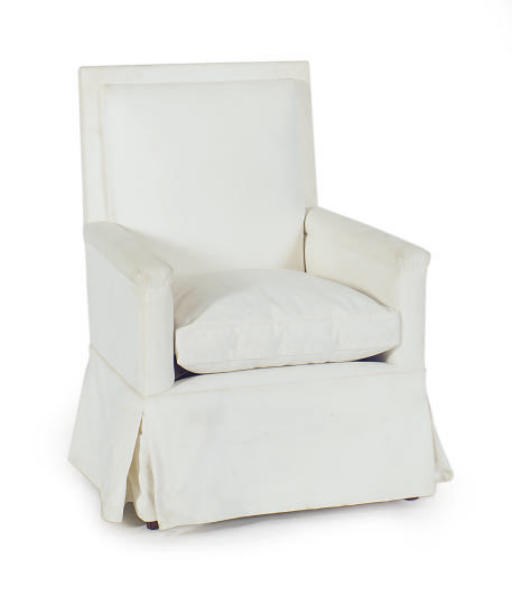 A WHITE UPHOLSTERED CLUB CHAIR,