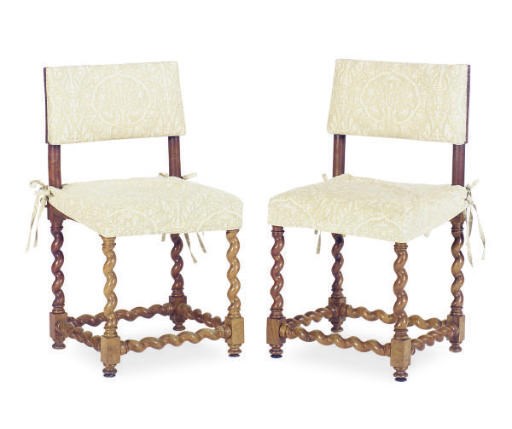 A SET OF SIX CONTINENTAL WALNUT DINING CHAIRS,