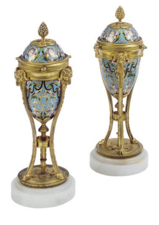A PAIR OF FRENCH ORMOLU-MOUNTED CLOISSONE CASSOULETS,