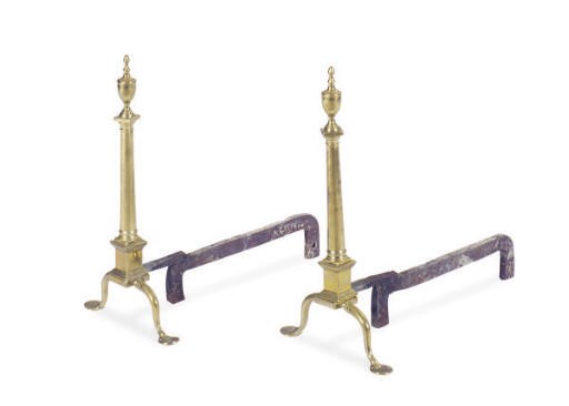 A PAIR OF BRASS URN-TOP FORM ANDIRONS,
