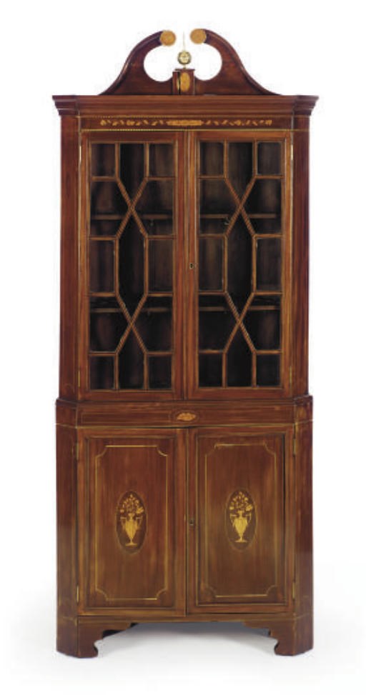 AN EDWARDIAN MAHOGANY AND SATINWOOD MARQUETRY INLAID CORNER CUPBOARD,