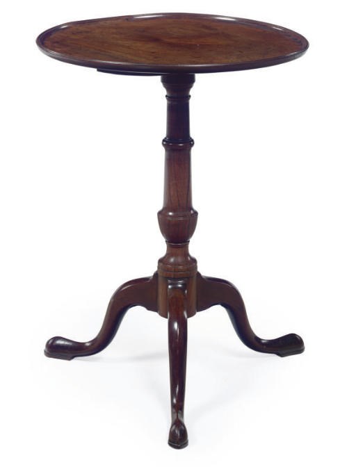 A CHIPPENDALE MAHOGANY DISH TOP CANDLESTAND
