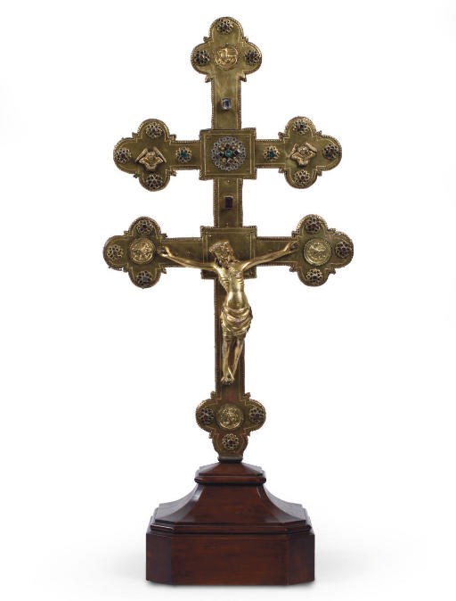 AN ITALIAN GLASS PASTE SET ENGRAVED GILT-COPPER PROCESSIONAL CROSS