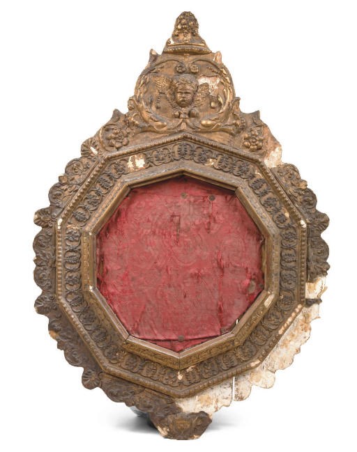 AN ITALIAN GILT 'PASTIGLIA' FRAME