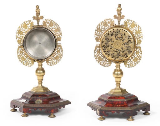 AN ENGRAVED GILT-BRASS AND TORTOISESHELL CLOCK CASE OF A 'MONSTRANZ UHR'