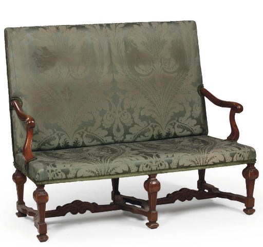 AN AUSTRIAN WALNUT SETTEE