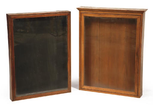 AN ENGLISH ROSEWOOD HANGING DISPLAY CASE