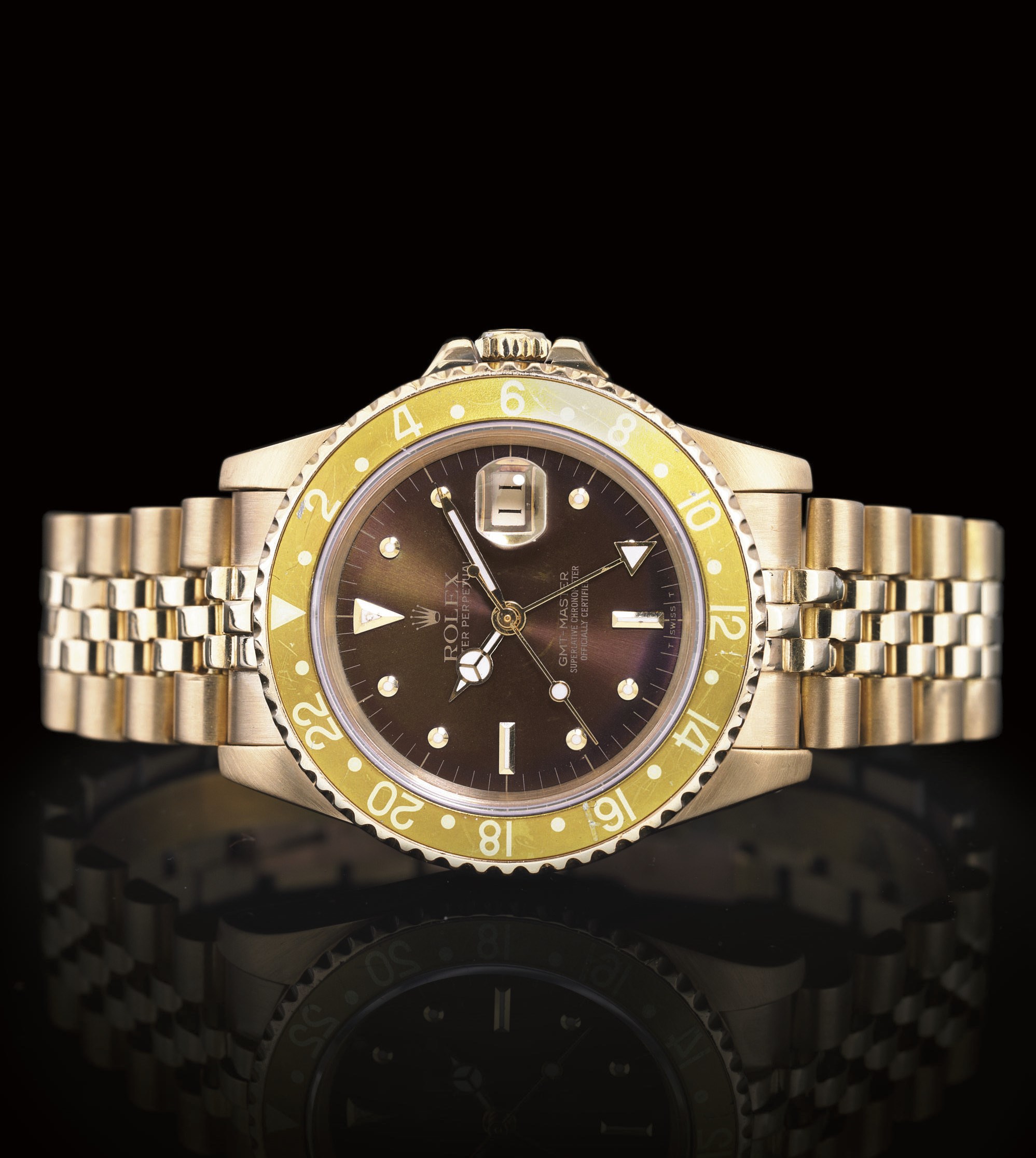 ROLEX. A RARE 18K GOLD AUTOMATIC WRISTWATCH WITH BRACELET, CENTER SECONDS, DATE, 24 HOUR INDICATION AND GRAY/BLUE DIAL