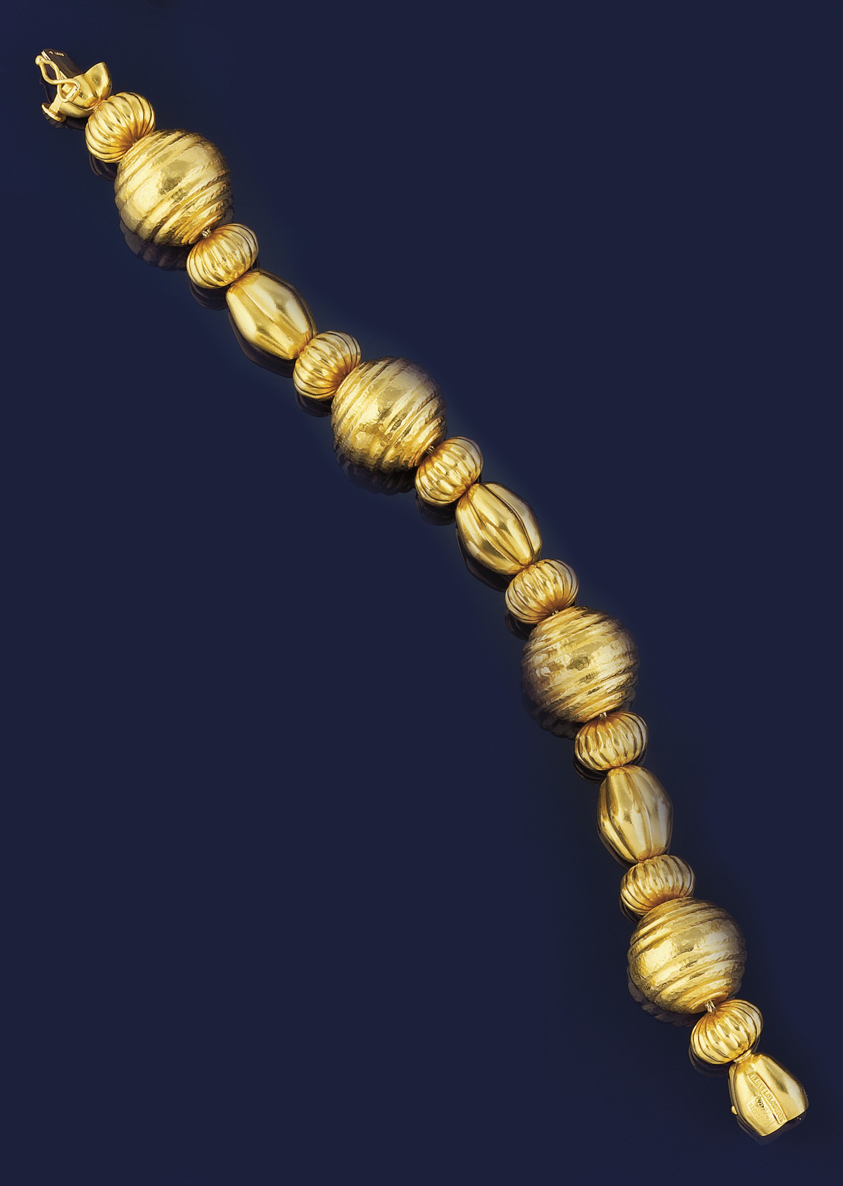 AN 18CT. GOLD BRACELET, BY LALAOUNIS