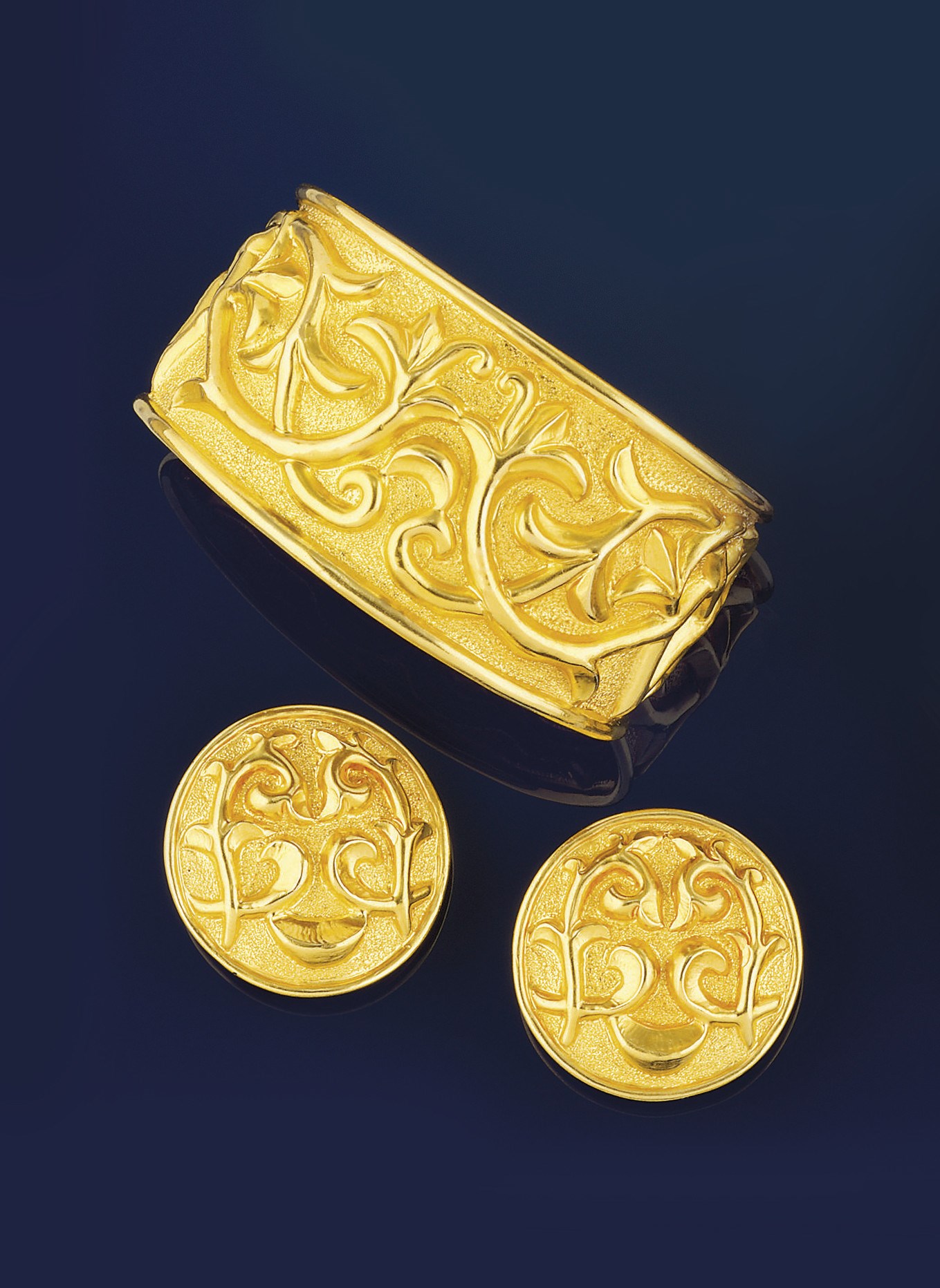 A PAIR OF EARCLIPS AND A BANGLE, BY LALAOUNIS