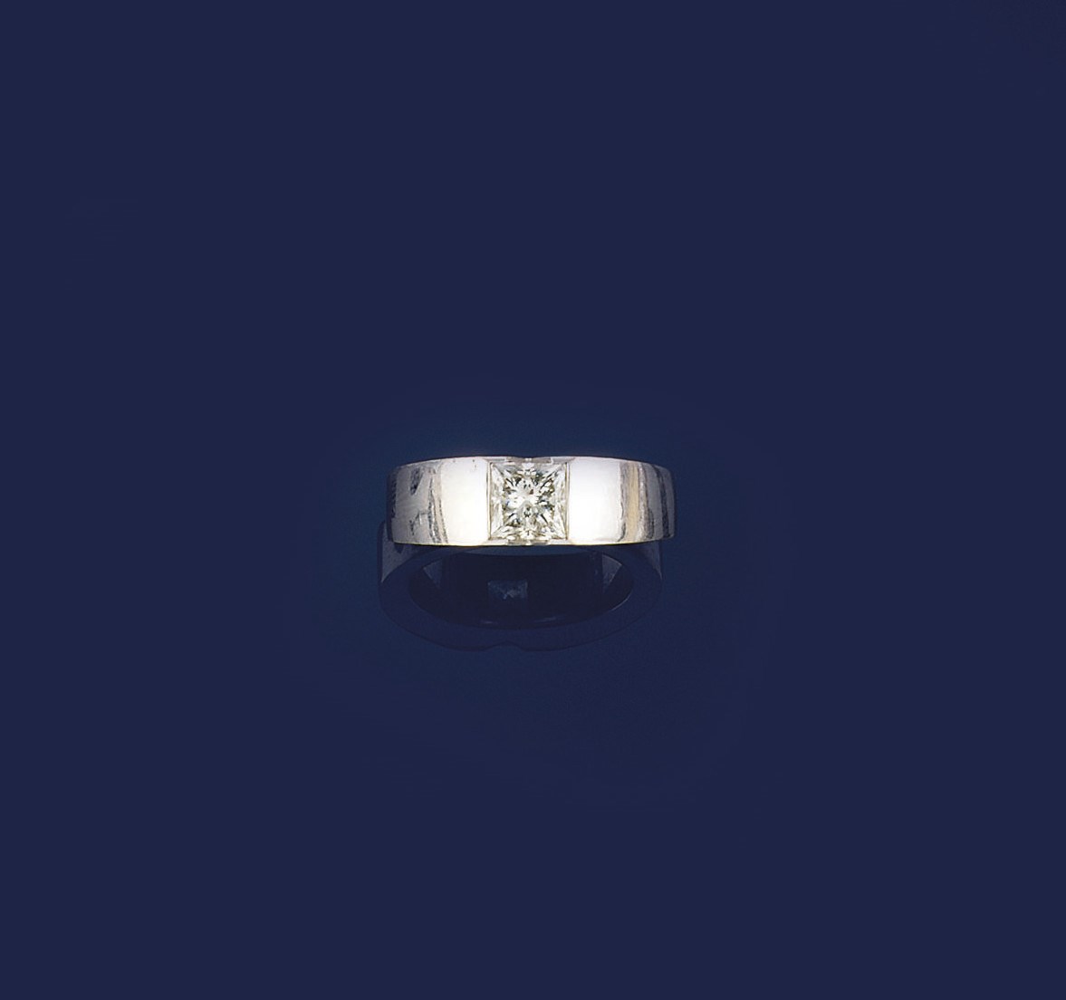 A diamond single stone ring