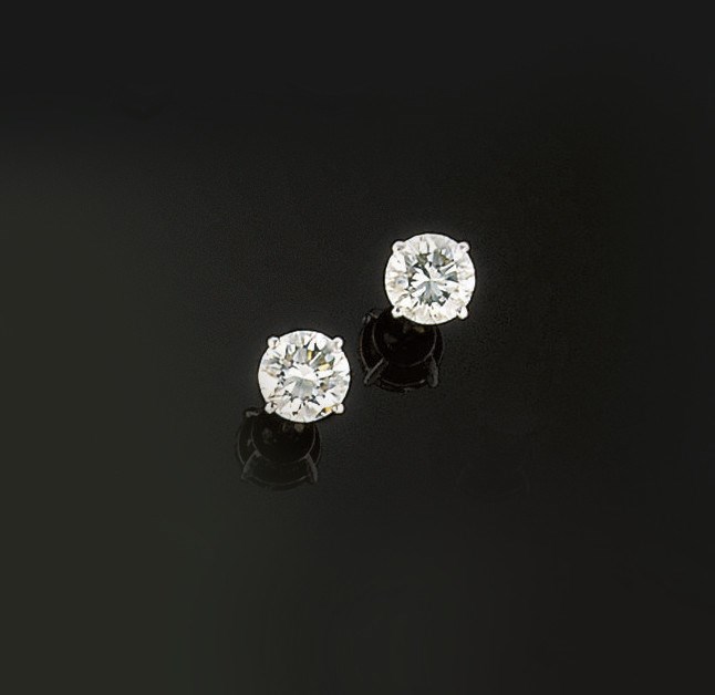 A pair of diamond single stone earstuds