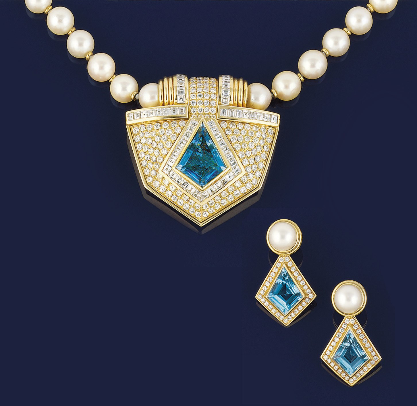 A DIAMOND, BLUE TOPAZ AND CULTURED PEARL NECKLACE AND EARPENDANTS