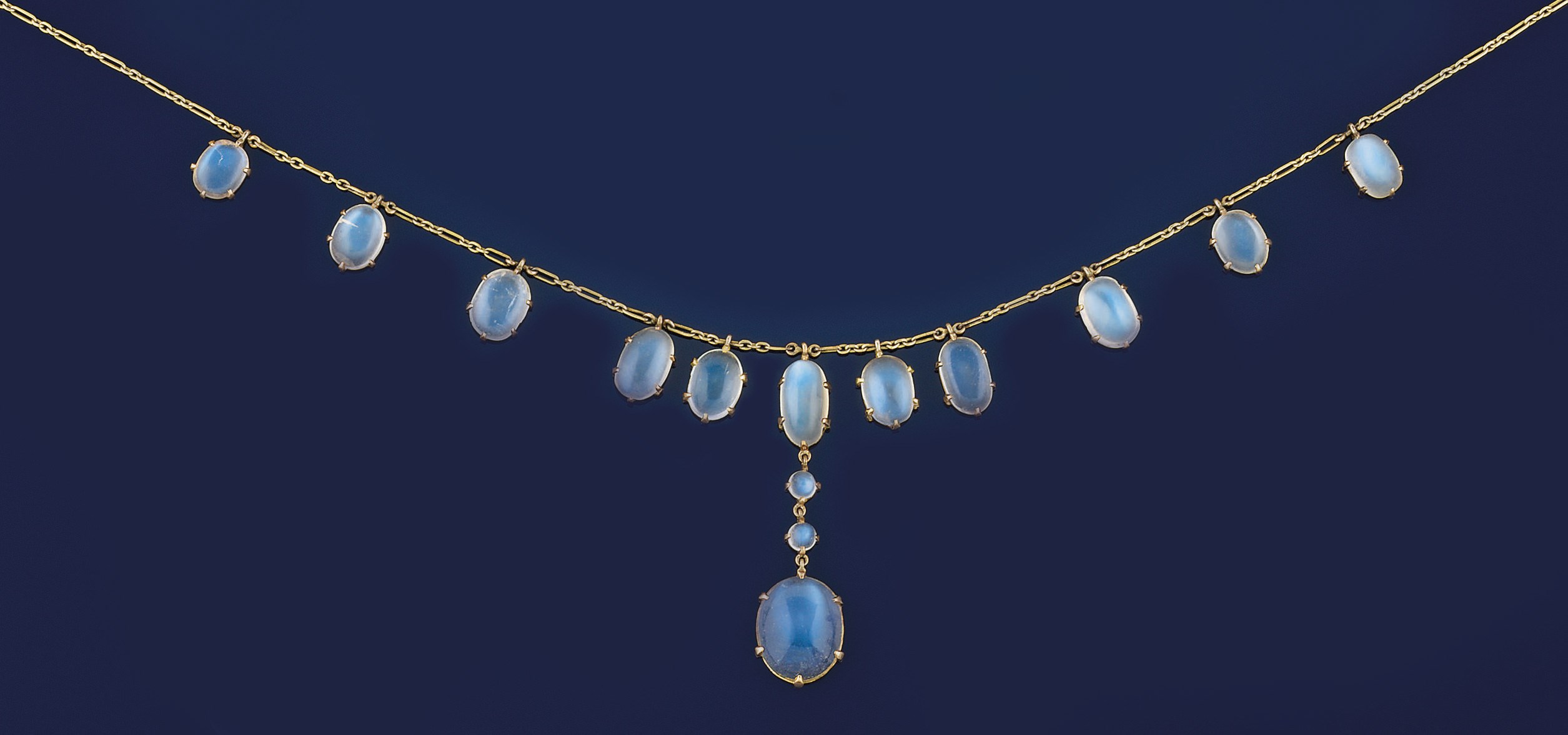 AN EDWARDIAN MOONSTONE NECKLACE