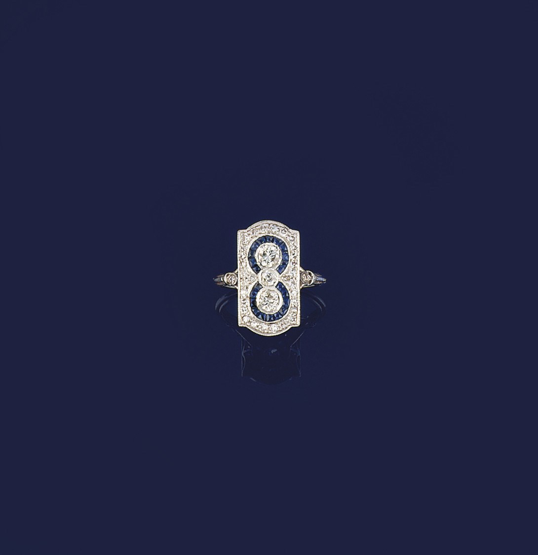 A DIAMOND AND SAPPHIRE RING