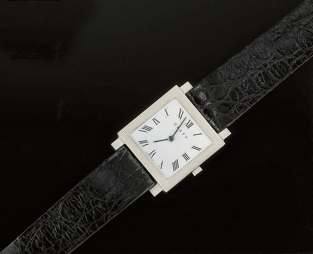 AN 18CT. WHITE GOLD WRISTWATCH, BY GRAFF