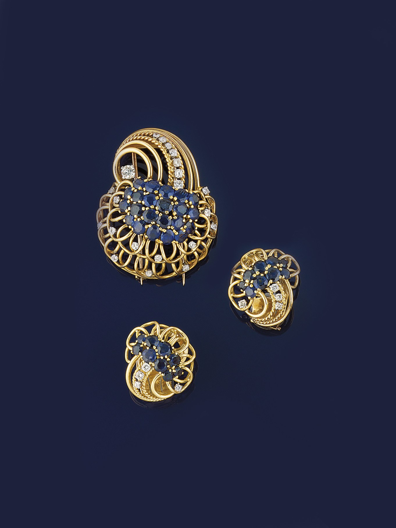 A SAPPHIRE AND DIAMOND BROOCH AND EARCLIPS