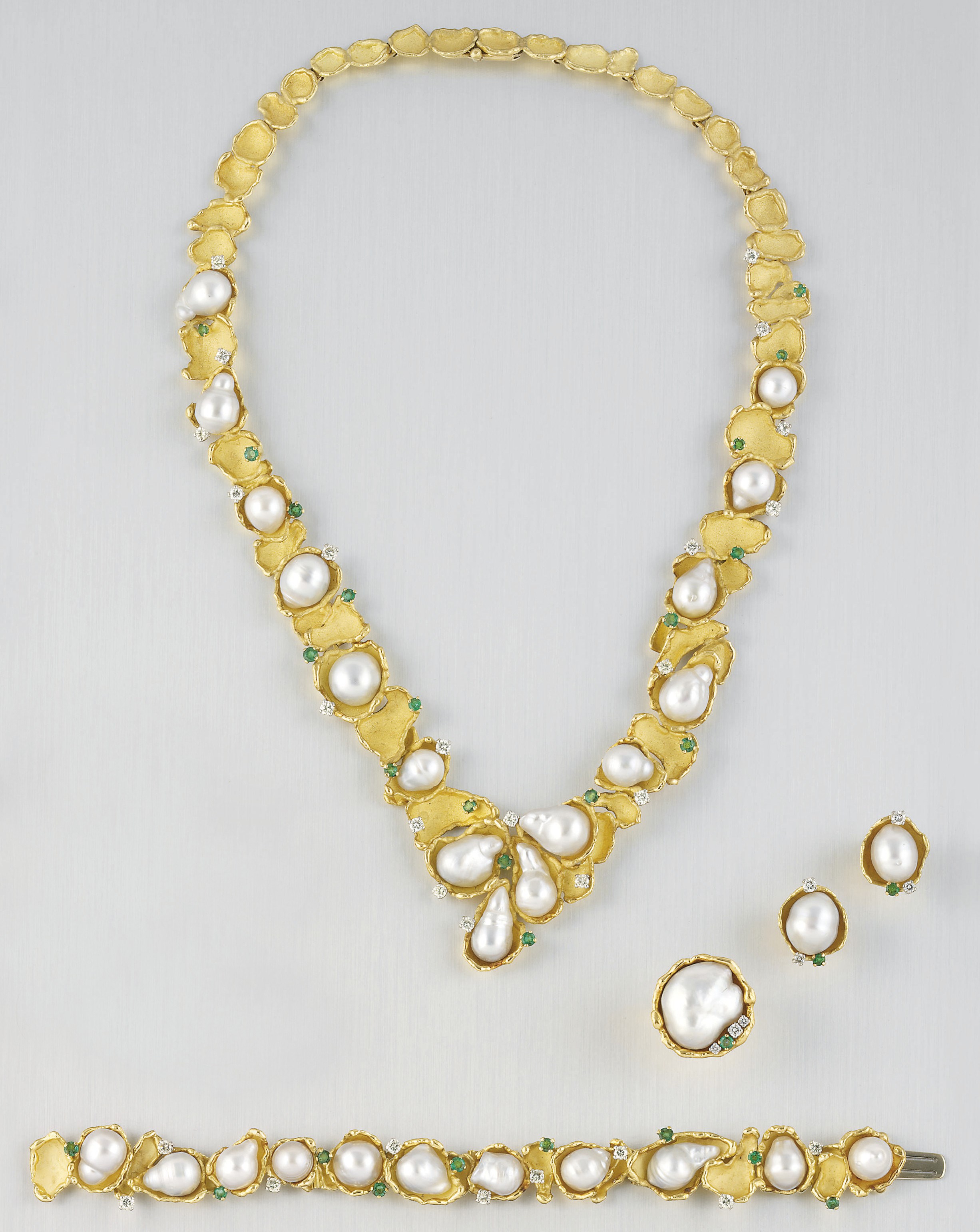 A SUITE OF CULTURED PEARL, DIAMOND AND EMERALD JEWELLERY