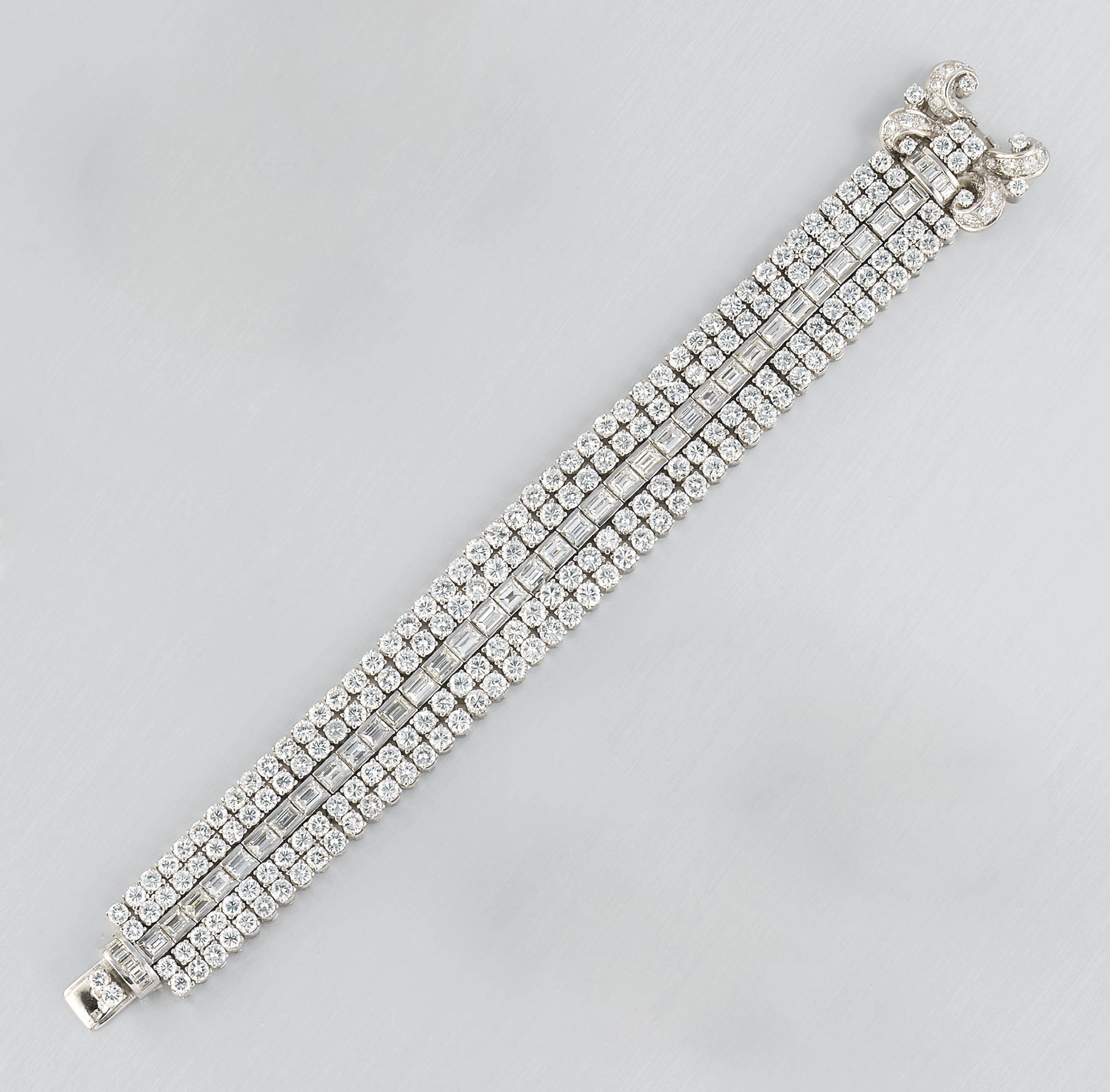 A DIAMOND STRAP BRACELET