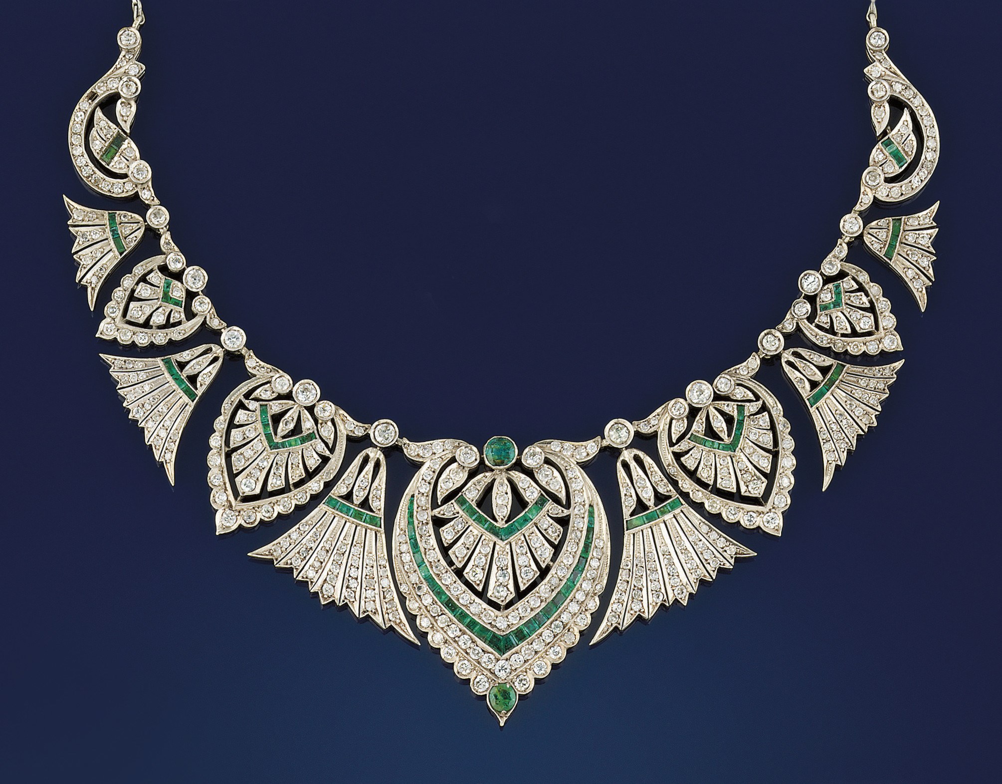 A DIAMOND AND EMERALD NECKLACE