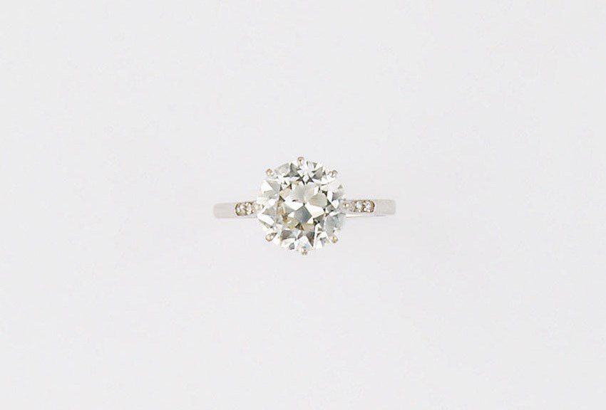 A diamond single stone ring