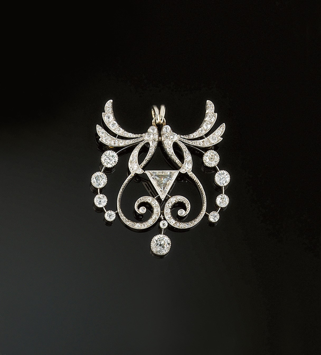 A DIAMOND PENDANT