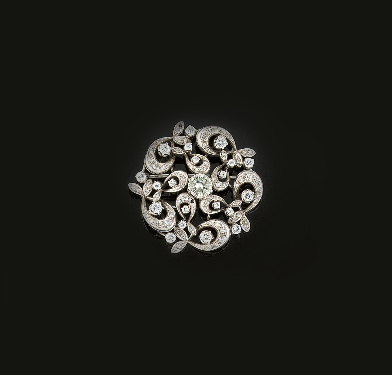 A DIAMOND BROOCH