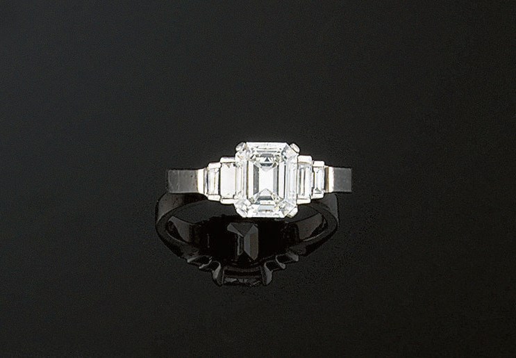 An 18ct. gold and diamond ring