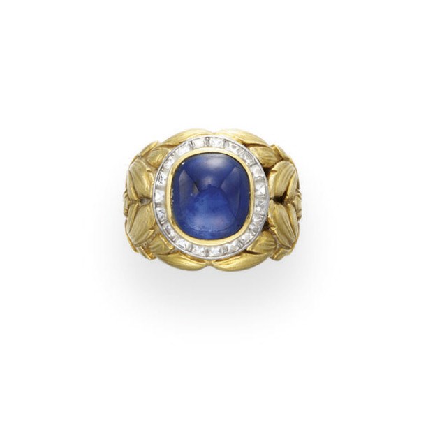 A SAPPHIRE AND DIAMOND RING