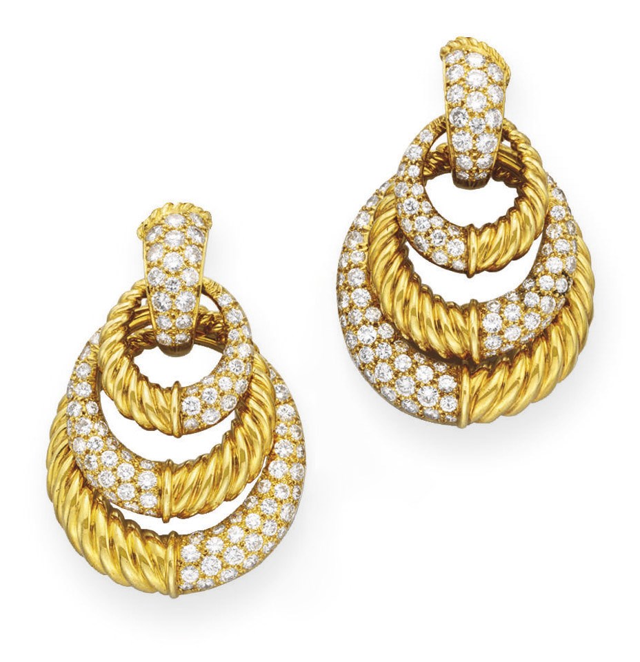 A PAIR OF DIAMOND AND GOLD EAR PENDANTS, BY VAN CLEEF & ARPELS
