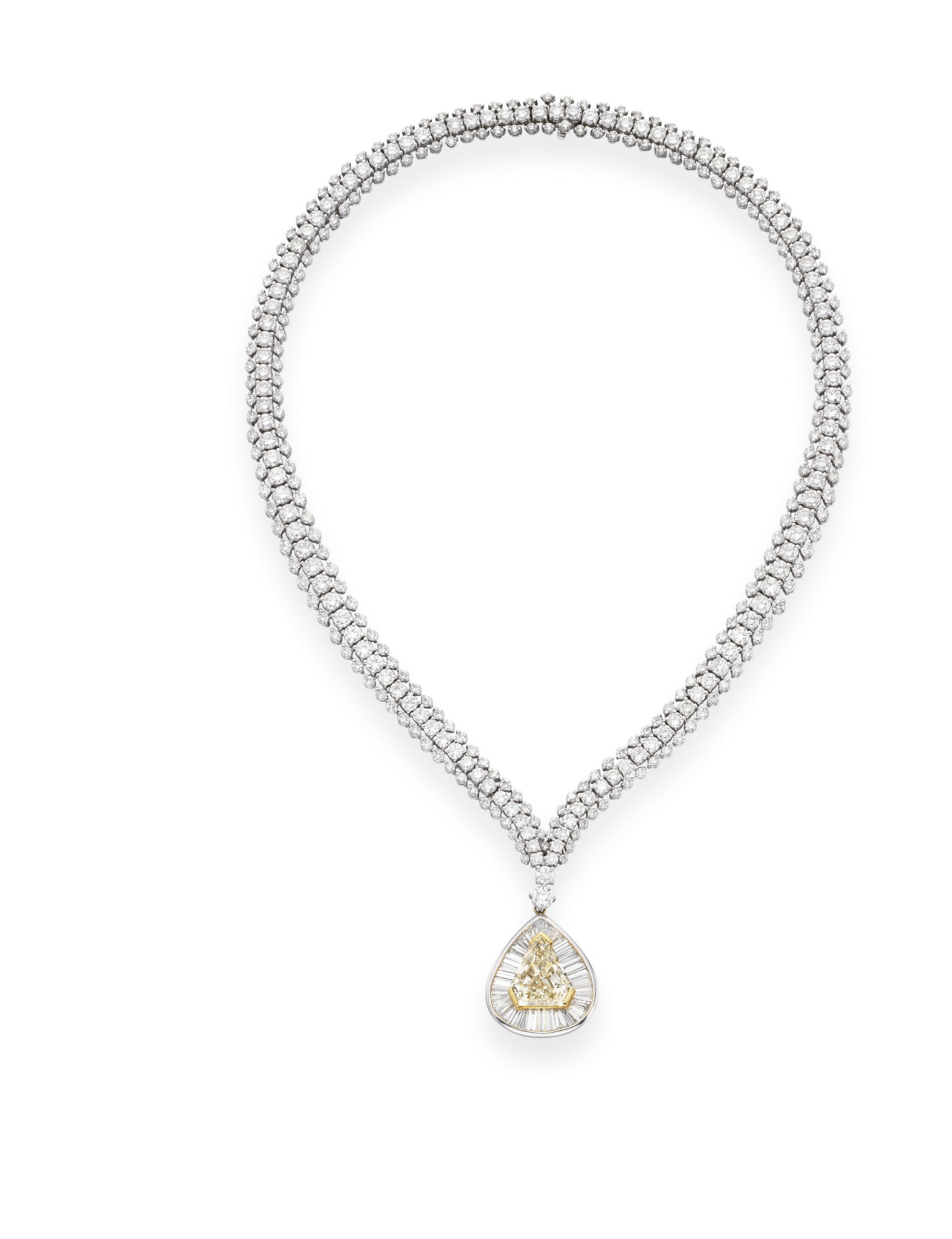 A COLORED DIAMOND PENDANT NECKLACE
