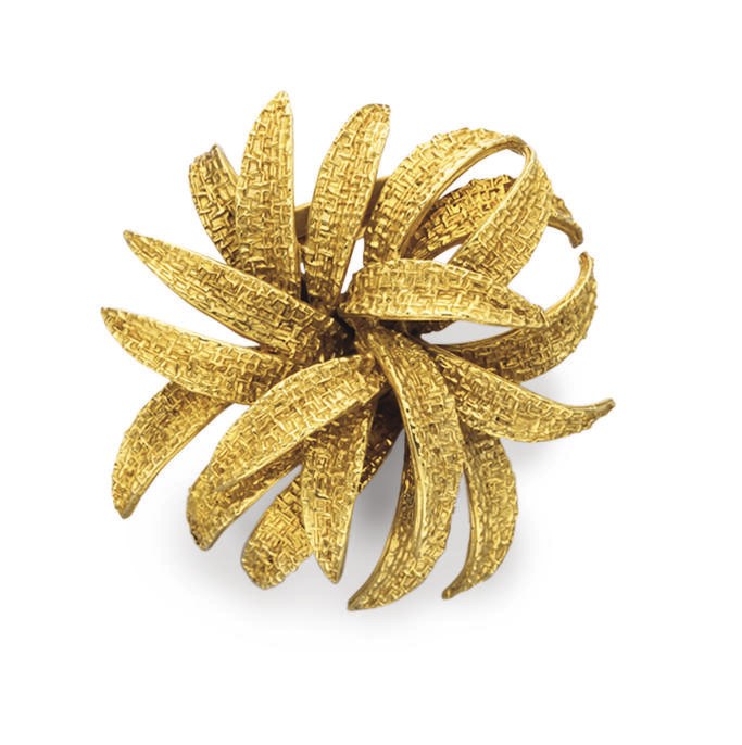 A GOLD FOLIATE BROOCH, BY VAN CLEEF & ARPELS