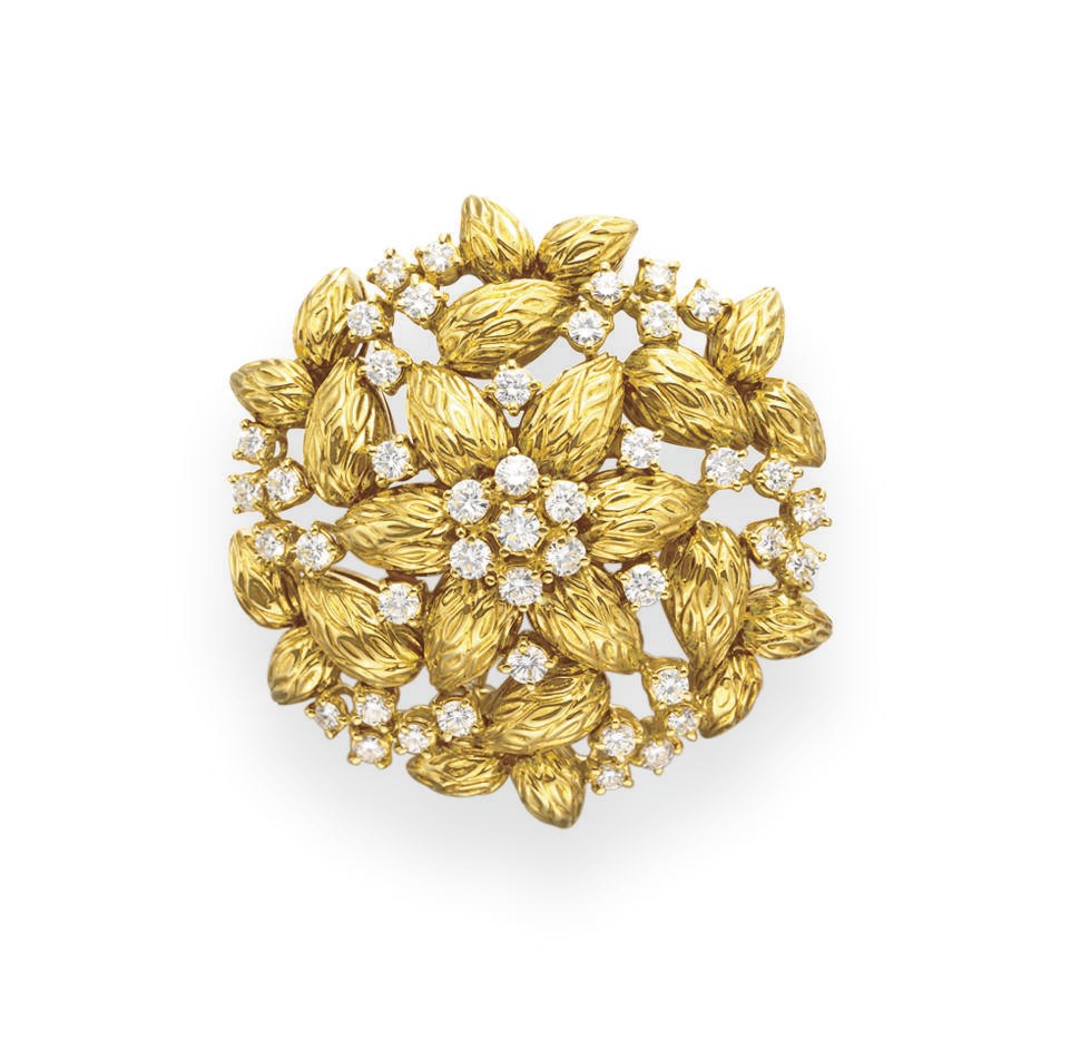 A DIAMOND AND GOLD BROOCH