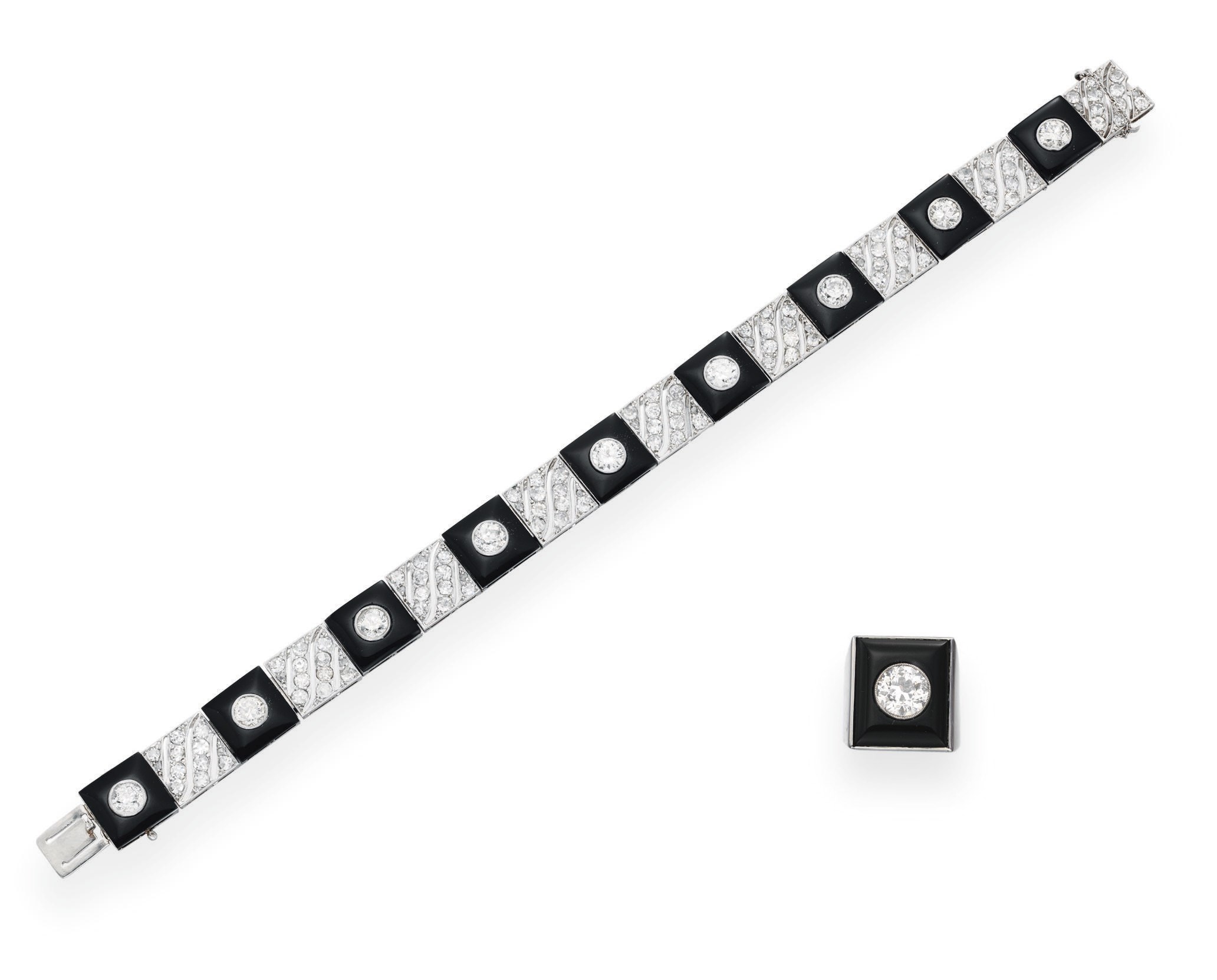 A SET OF ART DECO DIAMOND AND BLACK ONYX JEWELRY