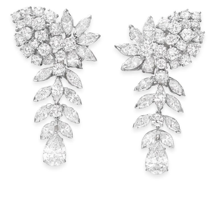 A PAIR OF DIAMOND EAR PENDANTS