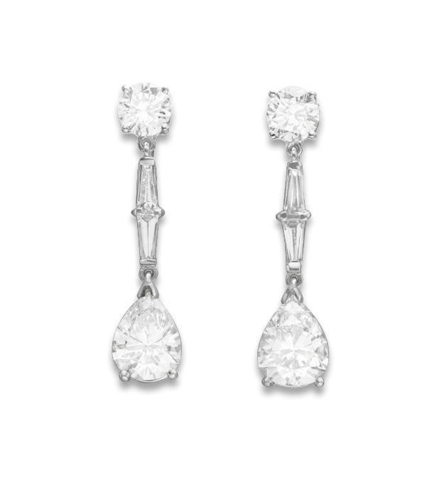 A PAIR OF DIAMOND EAR PENDANTS