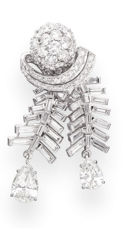A PAIR OF DIAMOND EAR PENDANTS