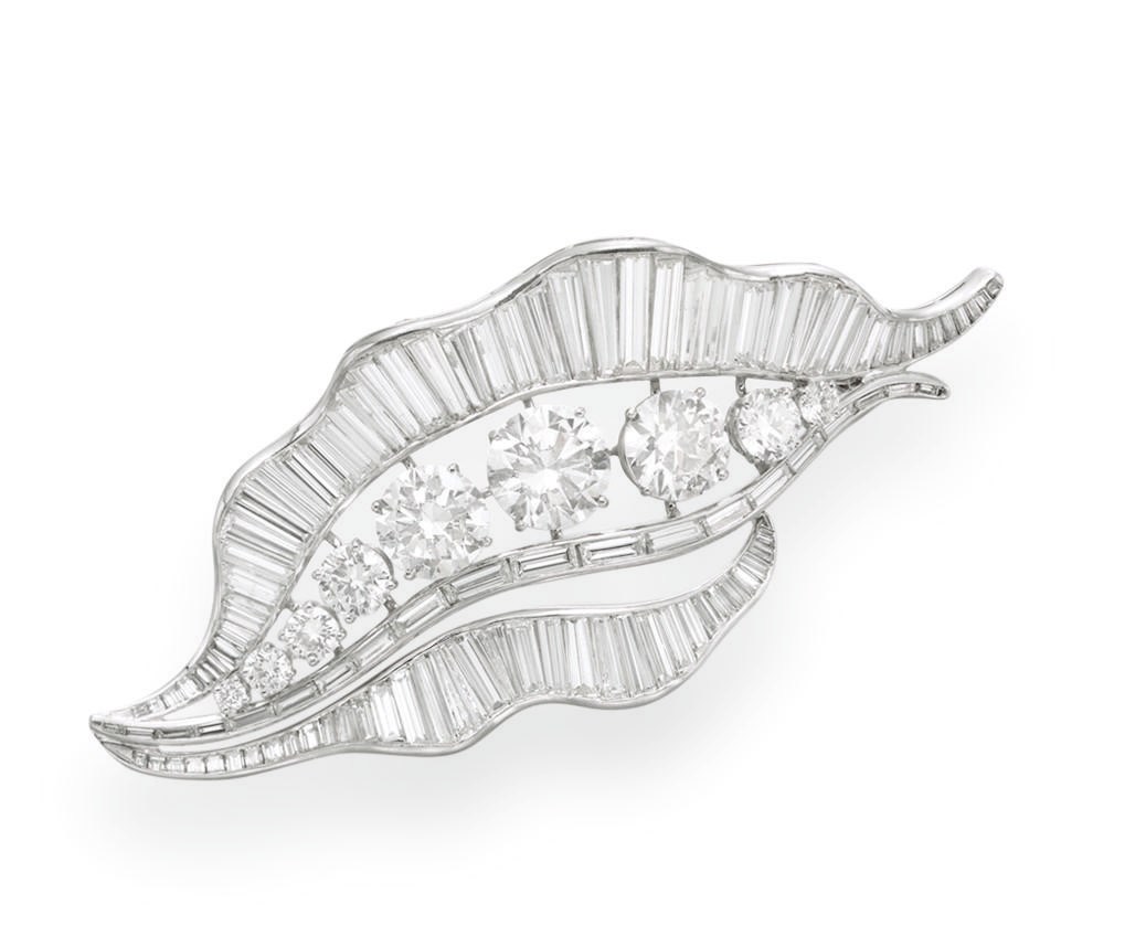 A DIAMOND BROOCH