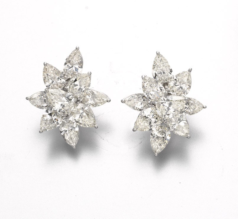 A PAIR OF DIAMOND EAR CLIPS