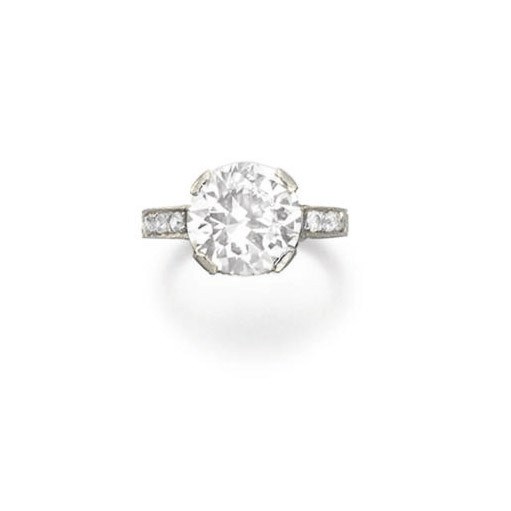 AN ART DECO DIAMOND RING