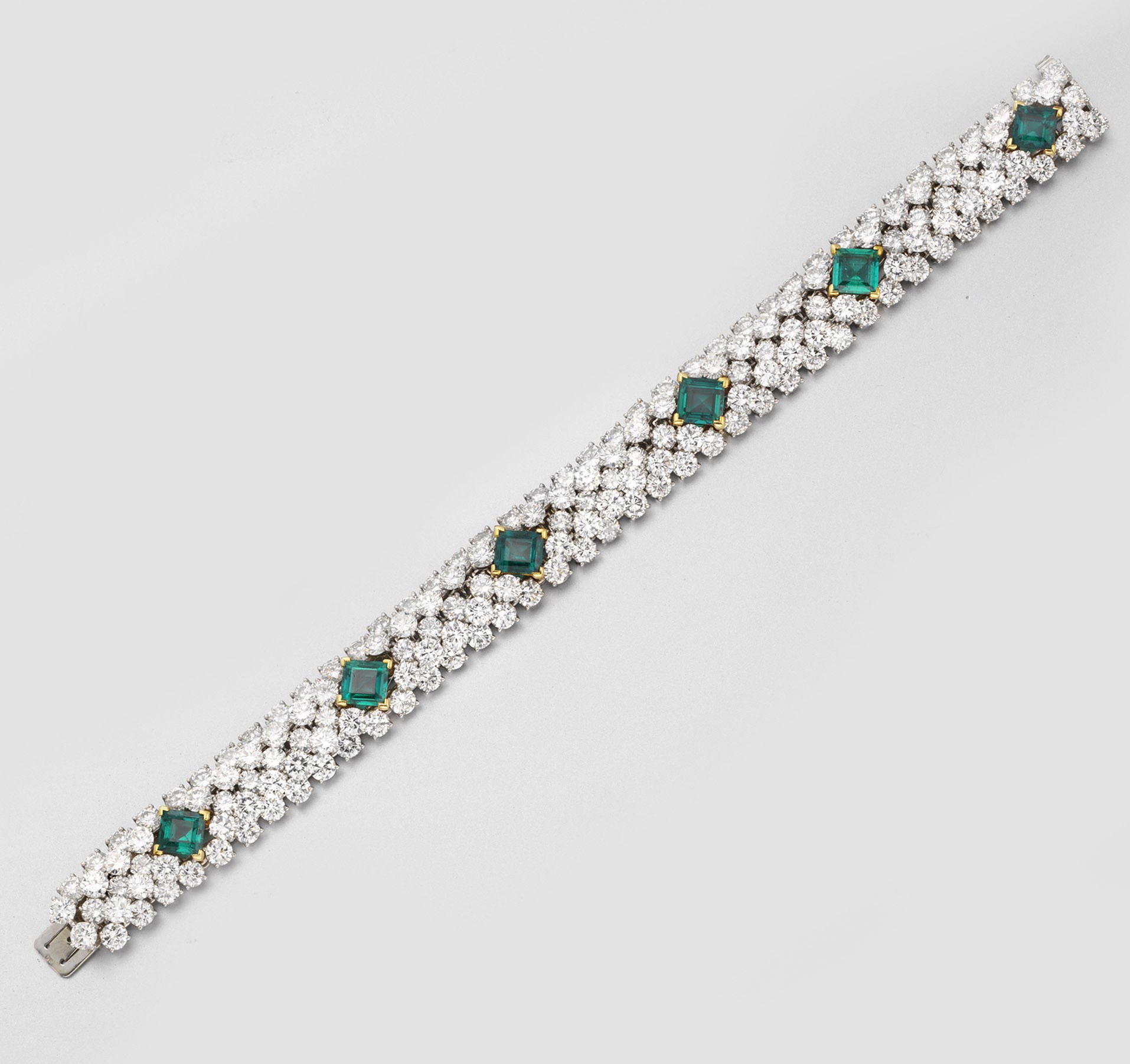 AN EMERALD AND DIAMOND BRACELET, BY VAN CLEEF & ARPELS