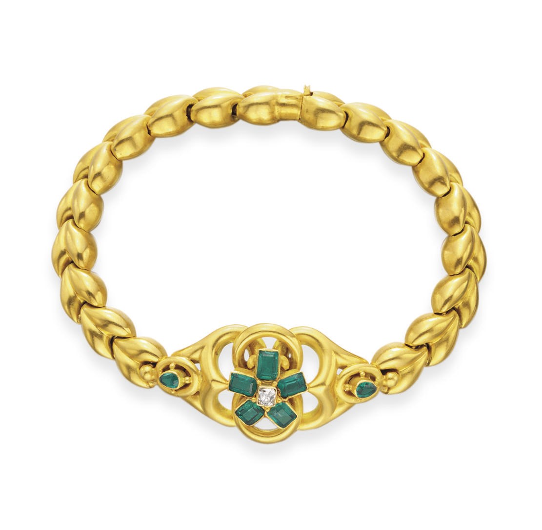 AN ANTIQUE EMERALD, DIAMOND AND GOLD BRACELET