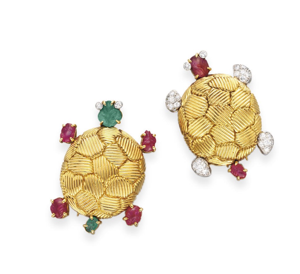 A PAIR OF MULTI-GEM AND GOLD TURTLE BROOCHES, BY VAN CLEEF & ARPELS
