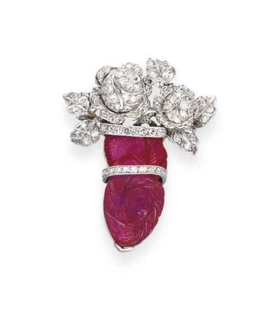AN ART DECO RUBY AND DIAMOND BROOCH